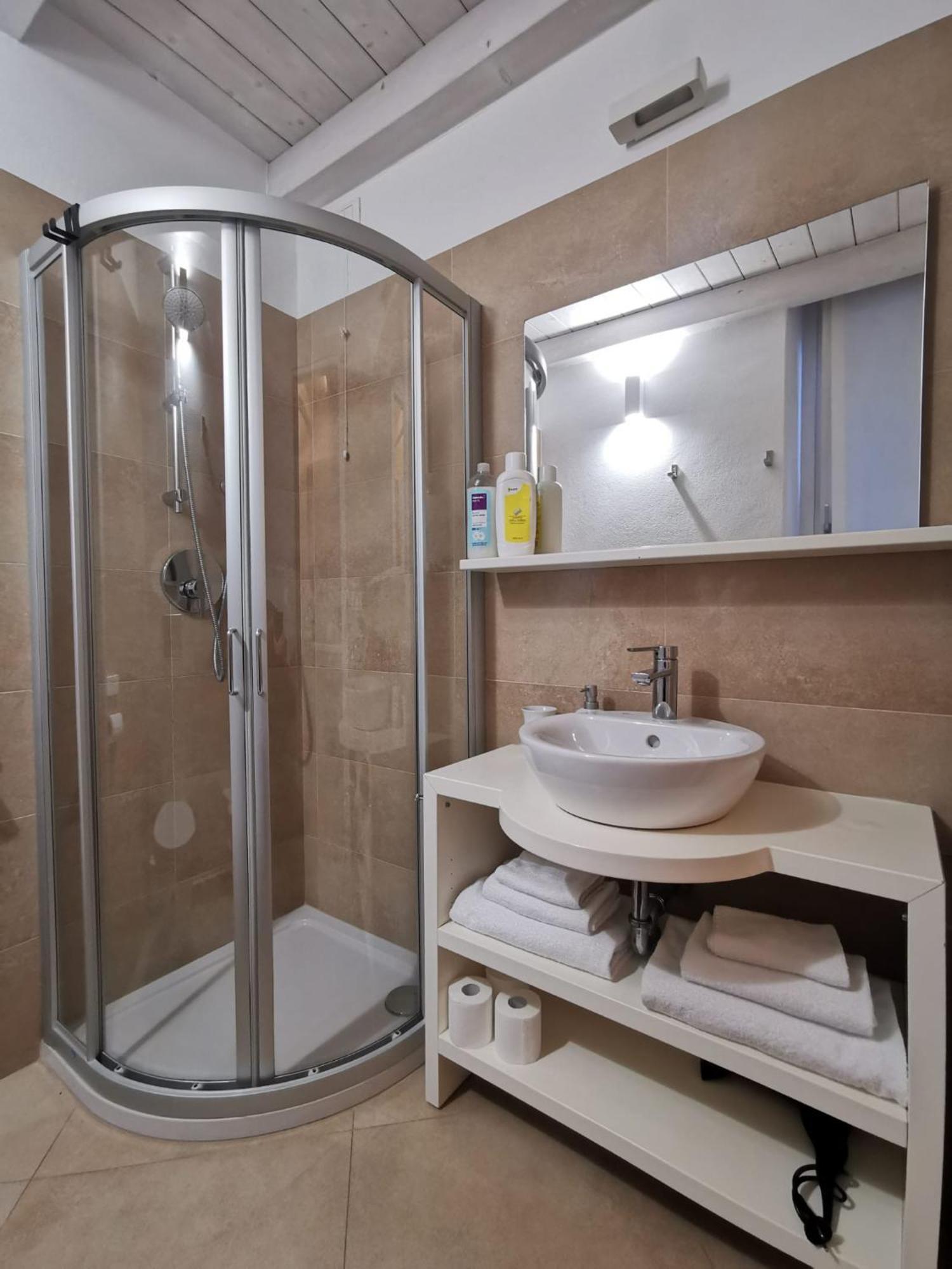 Flora Inn, Super Sweet Studio - Centro Bergamo Bagian luar foto