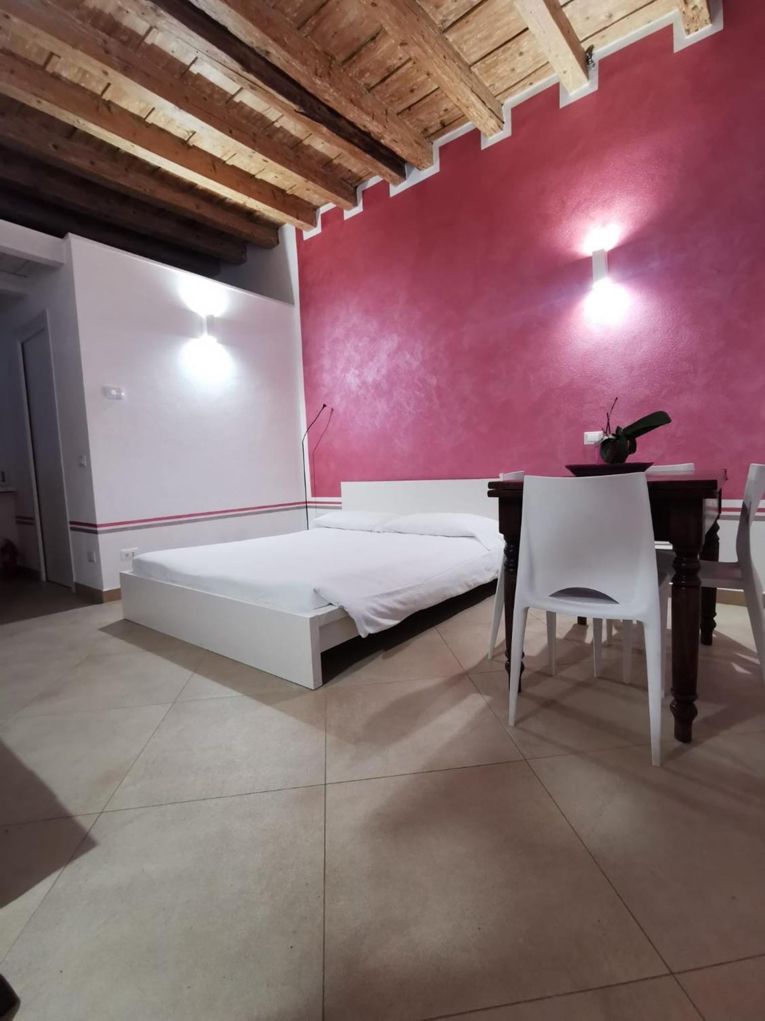 Flora Inn, Super Sweet Studio - Centro Bergamo Bagian luar foto